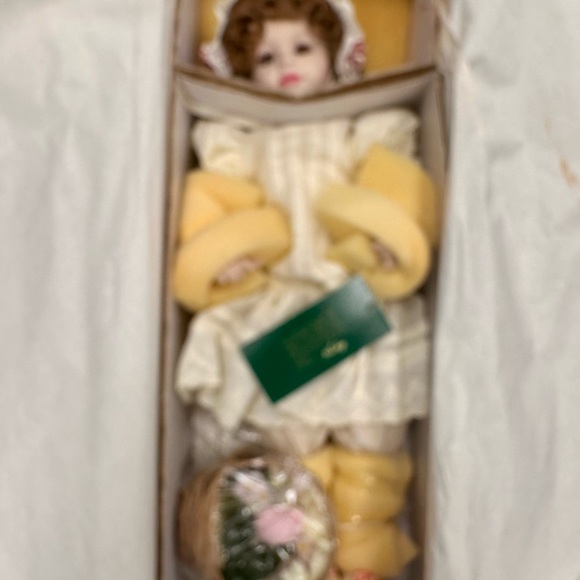 15 Porcelain Dolls New In Box - Picture 10 of 16